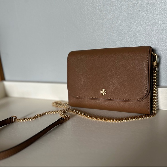 Tory Burch Handbags - Tory Burch Emerson Chain Wallet in Mocha NWT